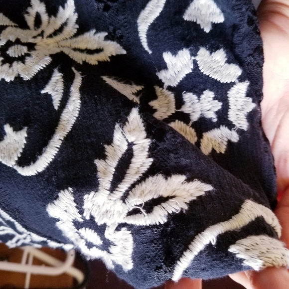 Lucky‎ Brand |Black Shift Dress +White Embr… - Picture 6 of 13